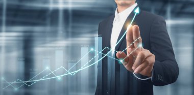 İşadamı grafik büyümesi ve grafik pozitif göstergelerin artması planı
