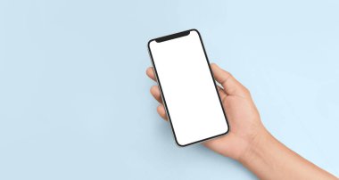 El ele tutuşan akıllı telefon aygıtı ve ekrana dokunma