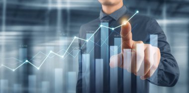 İşadamı grafik büyümesi ve grafik pozitif göstergelerin artması planı