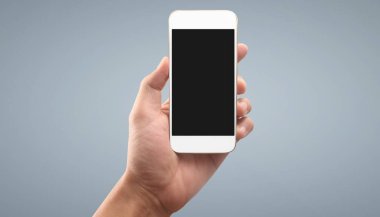 El ele tutuşan akıllı telefon aygıtı ve ekrana dokunma
