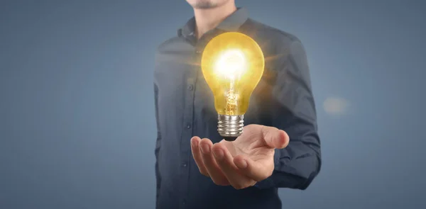 Mão Segurar Lâmpada Iluminada Ideia Conceito Inspiração Inovação — Fotografia de Stock