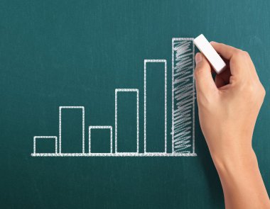 iş adamı el bir grafik çizimi 