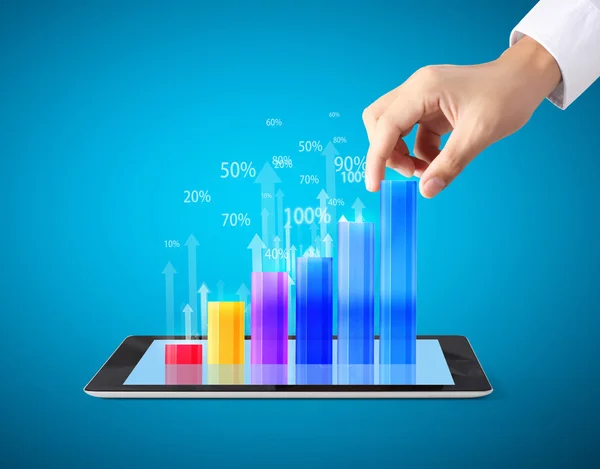 Tableta de retención con gráfico —  Fotos de Stock