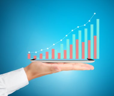 Tablet grafik bilgisayarınızla tutan adam 