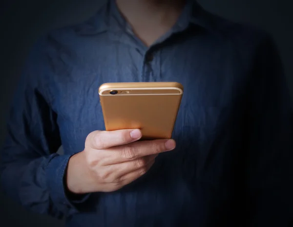 Nowoczesny smartfon w ręku — Zdjęcie stockowe