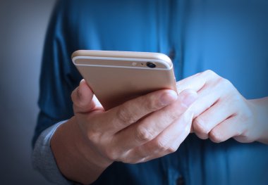 moderne mobiele telefoon in de hand 