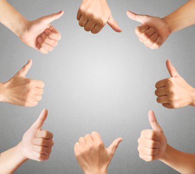 El başparmak gösterilen