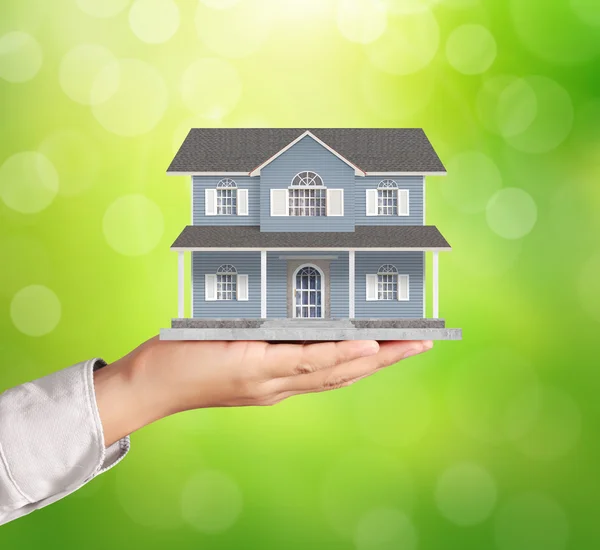 Segurando modelo de casa, conceito de empréstimo — Fotografia de Stock