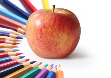 Okul malzemeleri ve elma..