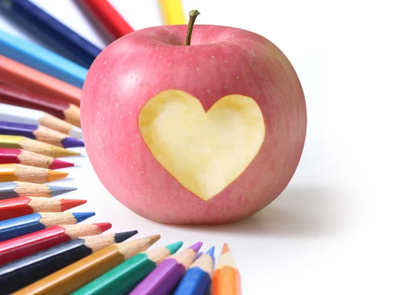 Materiały szkolne i jabłka. — Zdjęcie stockowe