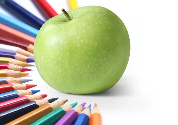 Forniture scolastiche e mela. — Foto Stock