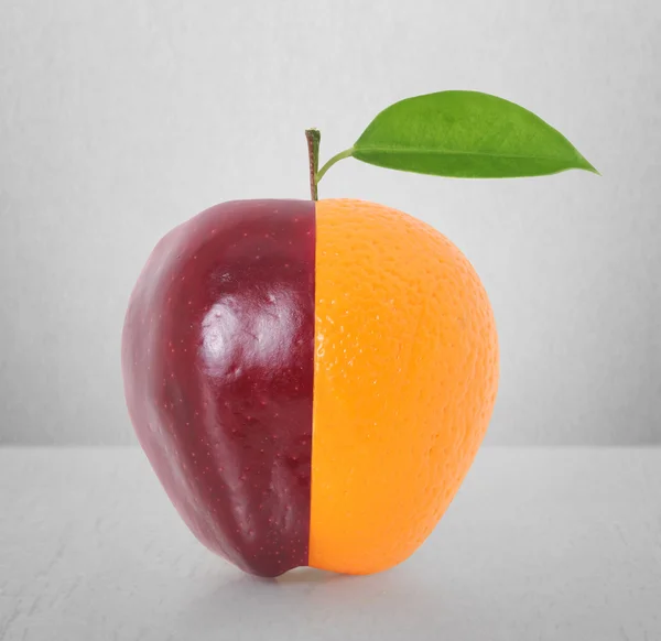 Manzana y naranja Imágenes de stock libres de derechos