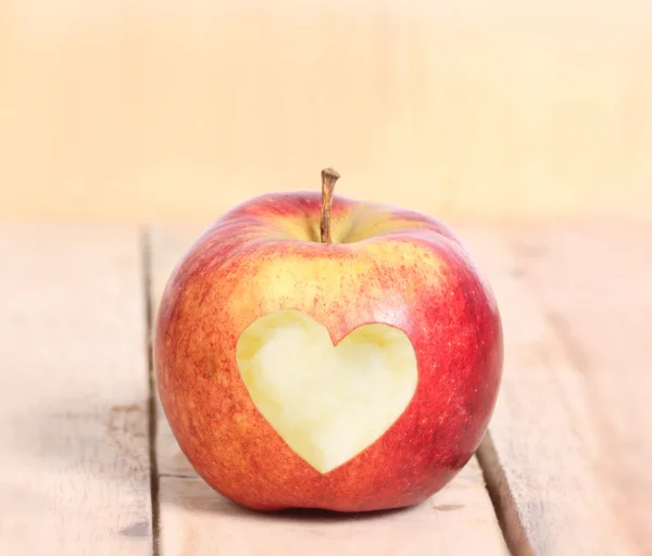 Herzform Liebe Apfel — Stockfoto