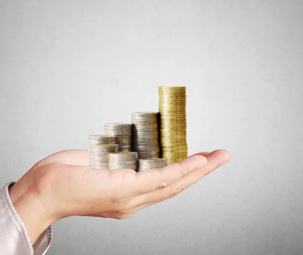 Münze in Geld, Geschäftsidee in der Hand — Stockfoto