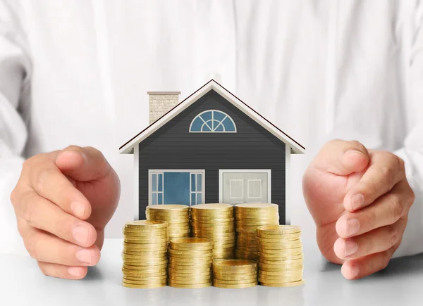 Inteckning koncept av pengar house från mynt — Stockfoto