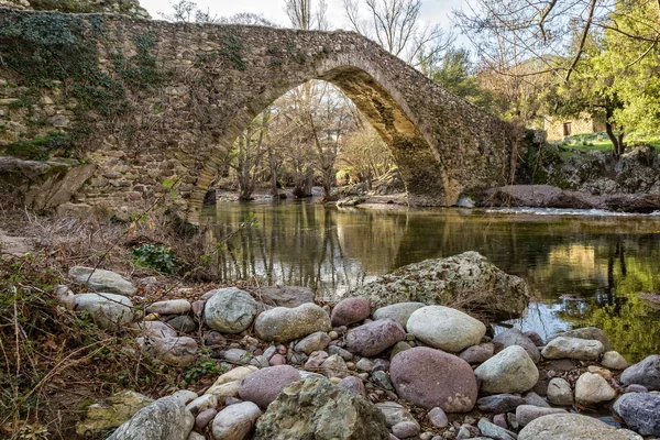 Puente genovés en Piana en Córcega — Foto de Stock