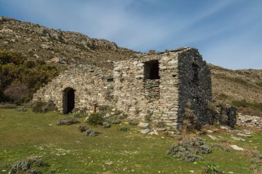 Glaciere buz depolama Kuzey Corsica tepelerinde