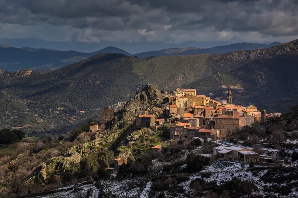 Vesnice Speloncato v Balagne regionu Korsika — Stock fotografie