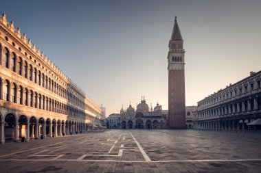 Piazza San Marco ve Campanile Venedik