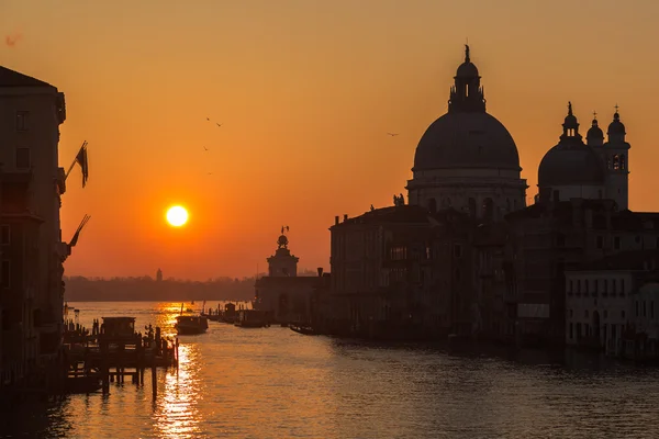 Nascer do sol no Grande Canal em Veneza — Fotografia de Stock