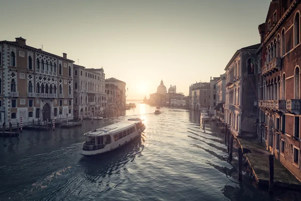 Nascer do sol no Grande Canal em Veneza — Fotografia de Stock