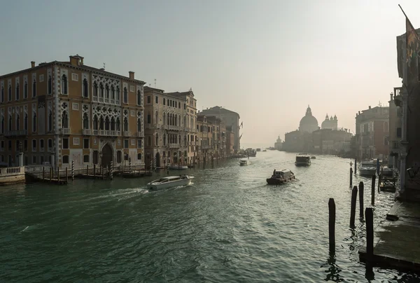 Barcos no Grande Canal em Veneza — Fotografia de Stock
