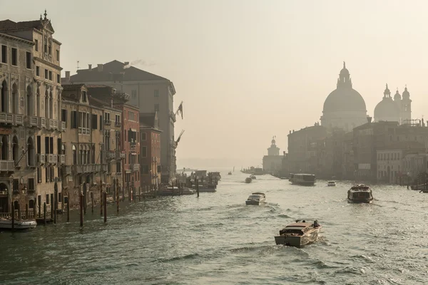 Barcos no Grande Canal em Veneza — Fotografia de Stock