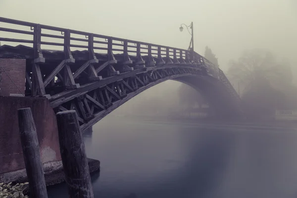 Niebla en el Gran Canal y puente Accademia en Venecia —  Fotos de Stock