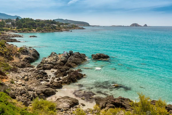 Translucent sea and rocky coastline of Corsica near Ile Rousse — Stock Photo, Image