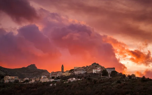 Atardecer Dramático Sobre Antiguo Pueblo Montaña Speloncato Región Balagne Córcega — Foto de Stock