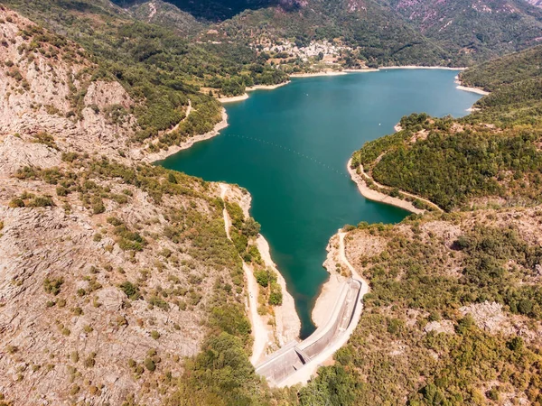 Vista Aérea Muro Barragem Lac Tolla Aldeia Tolla Córsega Rodeada — Fotografia de Stock