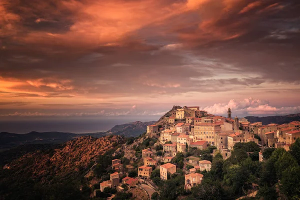 Atardecer Remoto Pueblo Montaña Speloncato Región Balagne Córcega Bajo Cielo —  Fotos de Stock