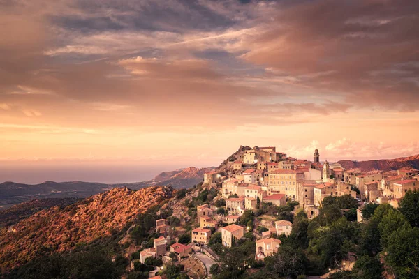 Sole Tramonta Sul Remoto Villaggio Montano Speloncato Nella Regione Della — Foto Stock