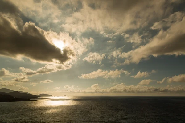 Sole serale sull'Ile Rousse in Corsica — Foto Stock