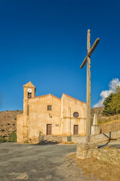 Chiesa e croce a Costa in Corsica — Foto Stock