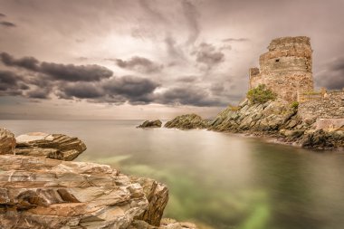 Erbalunga üzerinde Cap Corse Corsica'deki / daki Ceneviz kulesinde