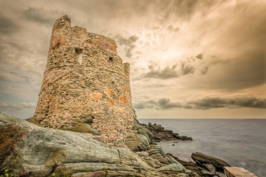 Erbalunga üzerinde Cap Corse Corsica'deki / daki Ceneviz kulesinde
