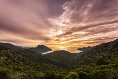 Corsica Batı kıyısında günbatımı