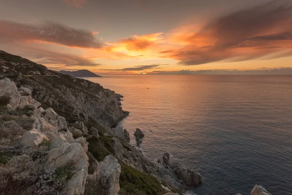 Sonnenuntergang an der Westküste Korsikas — Stockfoto