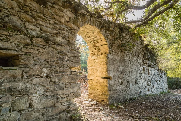 Ruiny starożytnego klasztoru w pobliżu Corsoli na Korsyce — Zdjęcie stockowe