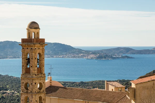 Torre de la iglesia de Lumio con Calvi en el fondo —  Fotos de Stock