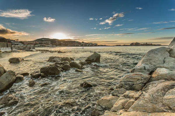 Sonnenuntergang über Ile Rousse in der Region Balagne auf Korsika — Stockfoto