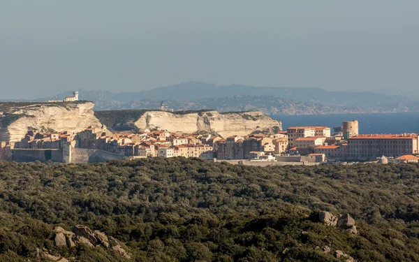 La città e la cittadella di Bonifacio nel sud della Corsica — Foto Stock