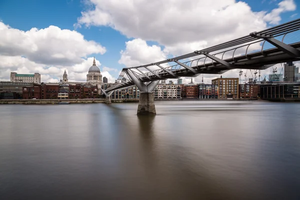 St Paul's cathedral with the Millennium bridge and river Thames — Stock Photo, Image