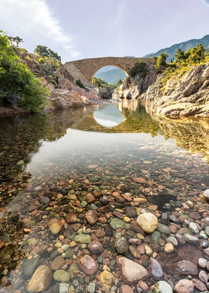 Ponte Vecchiu ponte sul fiume Fango in Corsica — Foto Stock