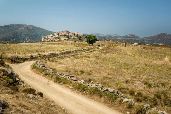 Byn av Sant'Antonino i Balagne regionen Korsika — Stockfoto