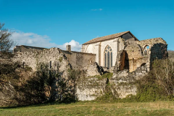 13. yüzyıl Fransa 'nın Lot bölgesindeki Gourdon yakınlarında Leobard' da bir manastır olan L 'Abbaye-Nouvelle' den geriye kalanlar.