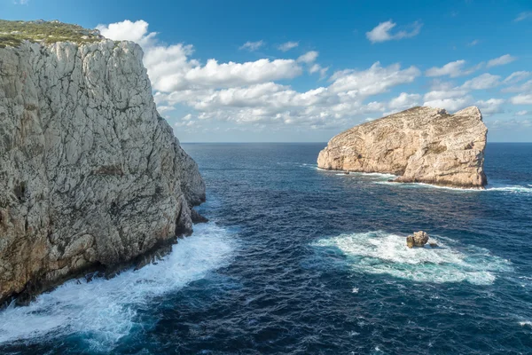 Isola Foradada w pobliżu Alghero na Sardynii — Zdjęcie stockowe