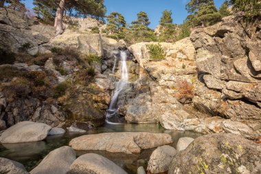 Art arda sıralı des Anglais şelale Vizzavona Corsica'deki / daki yakınındaki