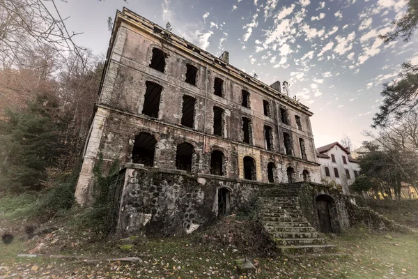 Hotel abbandonato a Vizzavona in Corsica Fotografia Stock